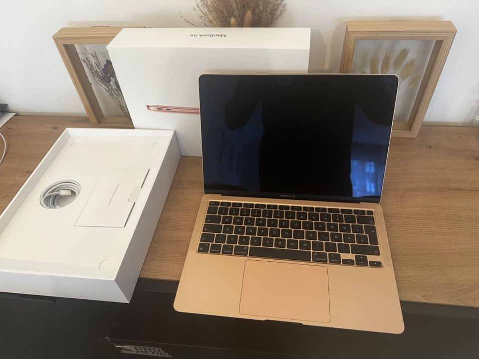 Händler - Macbook Air 13 M1 512GB 8GB 8C GPU 97% Akku Magic Mouse in Krefeld