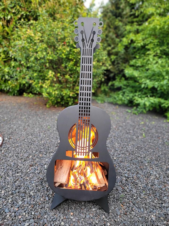 Feuerstelle  brennende Gitarre Terassenfeuer Designfeuerstell in Essen