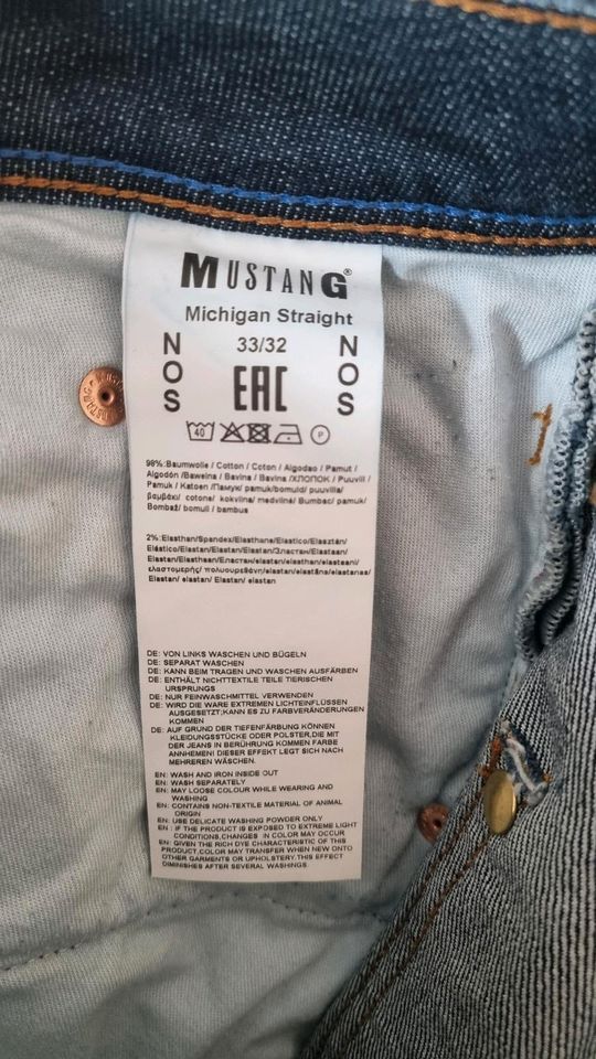 Jeans 2 Stück: Mustang Michigan Straight Größe 33/32, ungetragen in Möglingen 
