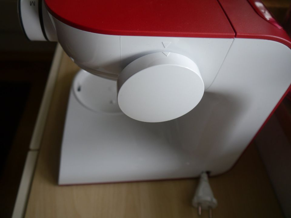BOSCH Küchenmaschine StartLine MUM54R00, 900 W, weiß/rot in Würzburg