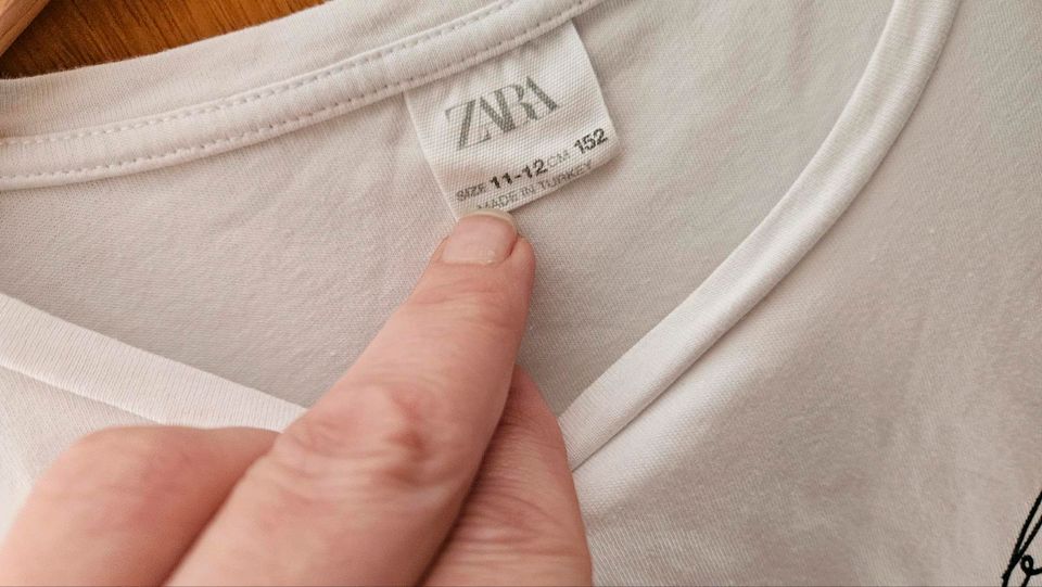 T-Shirt von Zara in der Größe 152 in Brunsbuettel