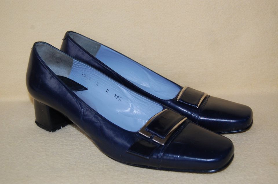 Wie NEU Pumps aus LEDER festliche Schuhe Damen blau Gr. 39 in Thale