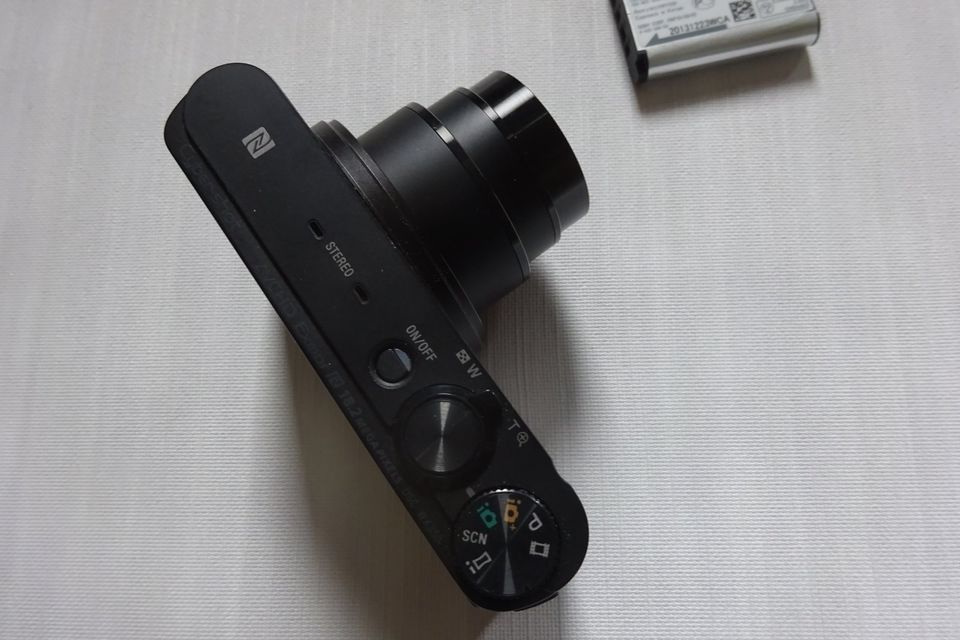 Sony Cybershot DSC-WX350 mit viel Zubehör kaum Gebrauchsspuren in Hildesheim