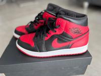 Original Nike Air Jordan 1 Mid – Größe 10/44, rot-schwarz Hessen - Bad Homburg Vorschau