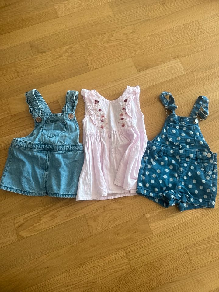 Latzshort (ungetragen) und latzkleid Größe 74 u Sommerkleid (neu) in Nürnberg (Mittelfr)