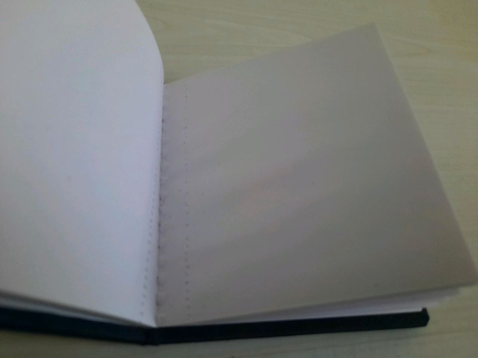 Notizbücher, Haftnotizblock und lose bunte Notizblätter in Achim