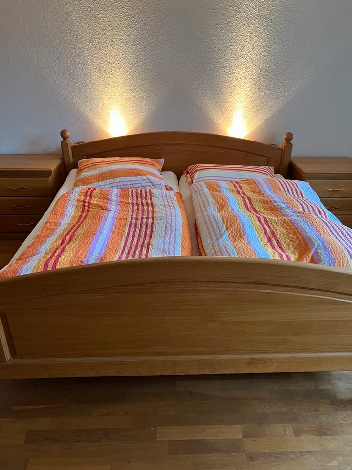 Eichenbett Bauernbett Landhausstil Tischler Vollmassiv Kommode in Ankum