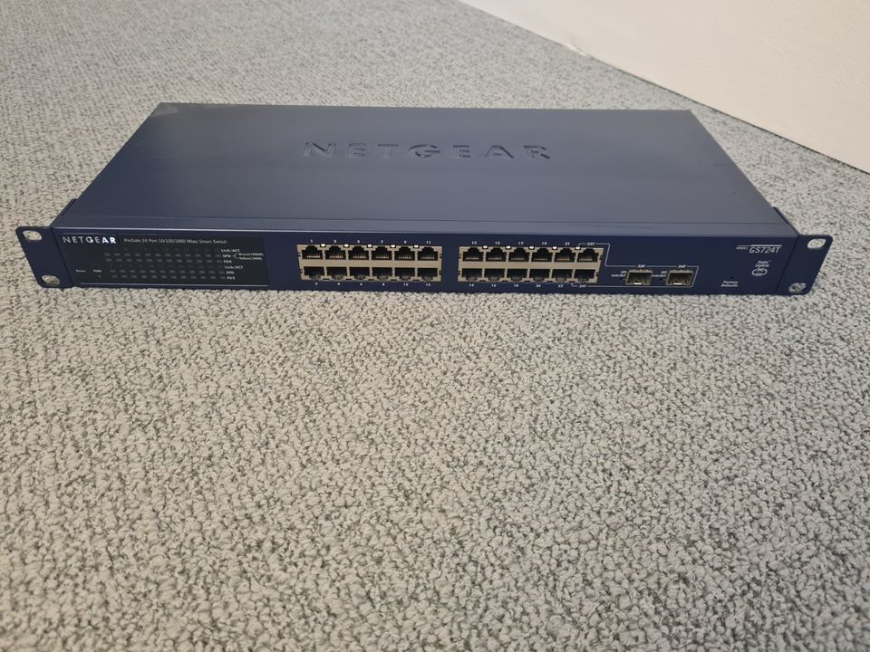 Netgear ProSafe 24 Port 10/100/1000 Mbps Smart Switch - GS724T in Hamburg