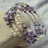 Perlen-Armreifen in violett & weiß, in passenden Geschenkschacht Sachsen - Pegau Vorschau