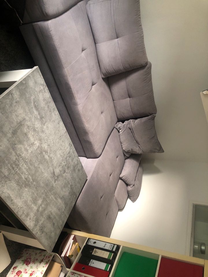Wunderschöne neuwertige  graue Couch in Obertshausen