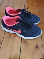 Sportschuhe Nike Gr. 36,5 Sachsen - Hohenstein-Ernstthal Vorschau