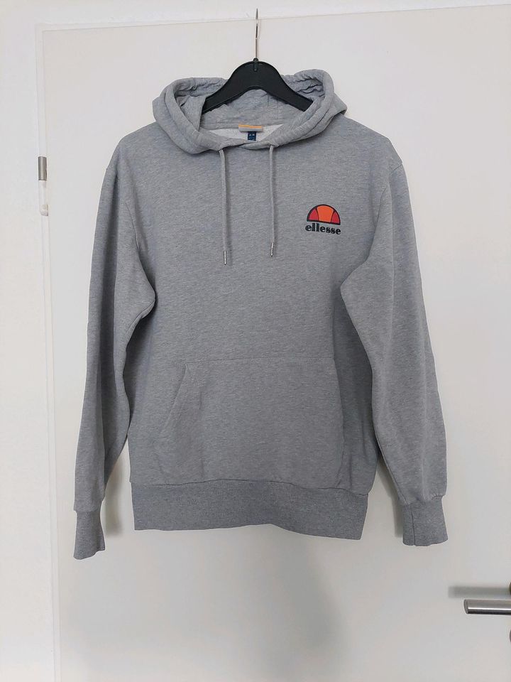 ELLESSE KAPUTZENSWEATSHIRT Gr.M/L in Obertshausen