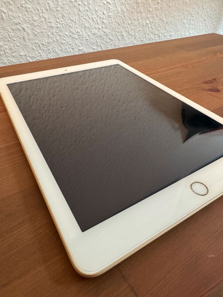 Apple iPad 5. Generation 32GB Gold Wifi in Duisburg