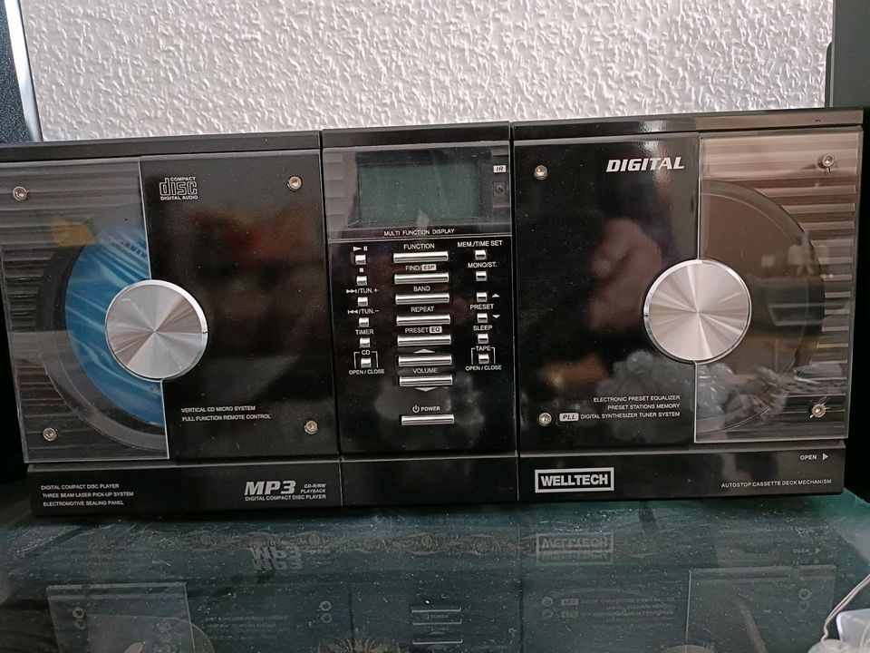 Musikanlage mit CD Player und Cassettendeck in Hille