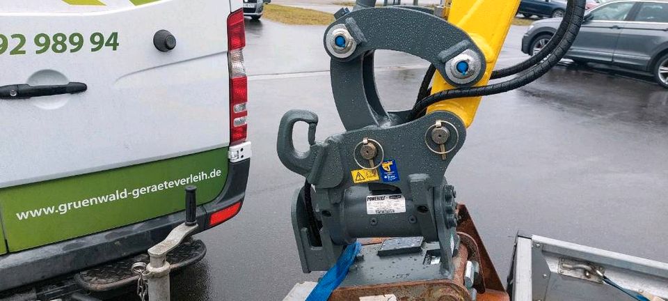 Minibagger 2 Tonnen mit Powertilt Sieblöffel Mieten Verleih in Geesthacht