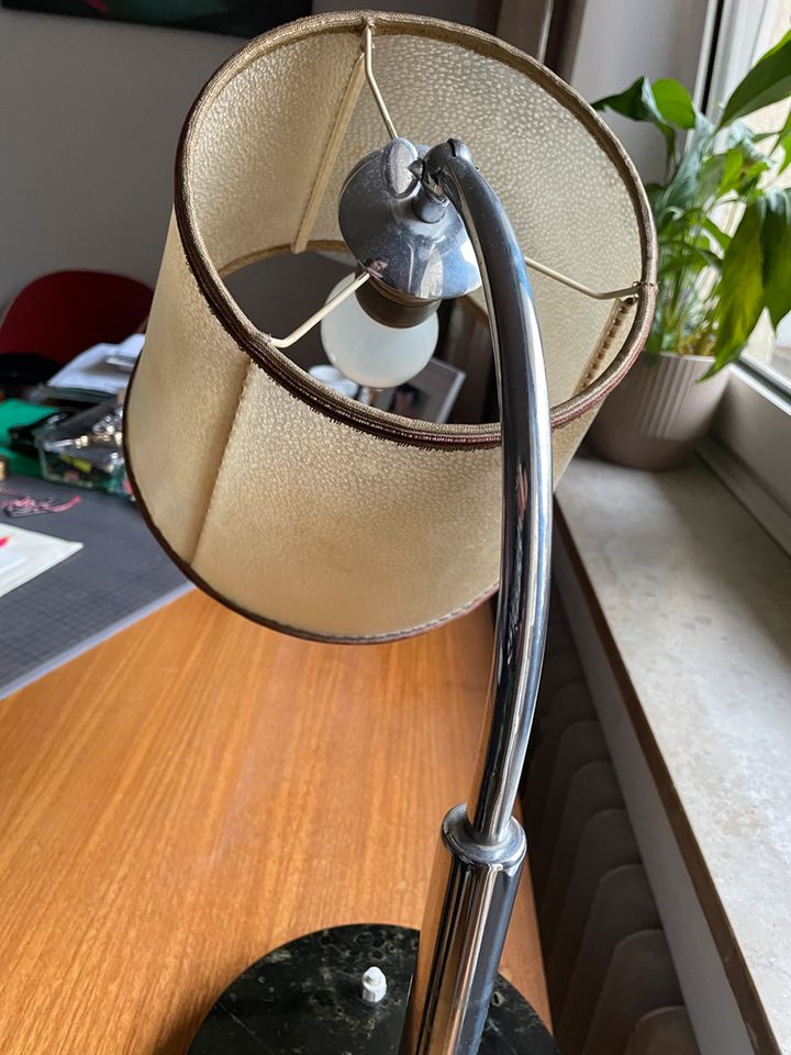 Art Deco Lampe, Stein, Schirm Tierhaut in Köln