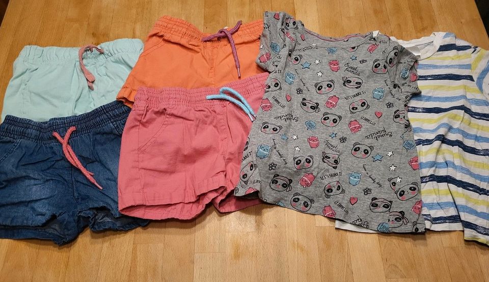 Shorts und T-shirts in Größe 86/92 von H&M und lupilu in Korschenbroich