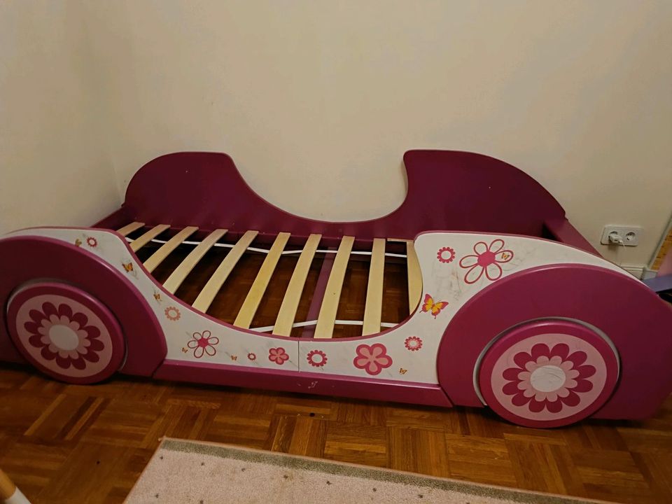 Kinderzimmer Bett+Kleiderschrank mit Regale in Winsen (Luhe)