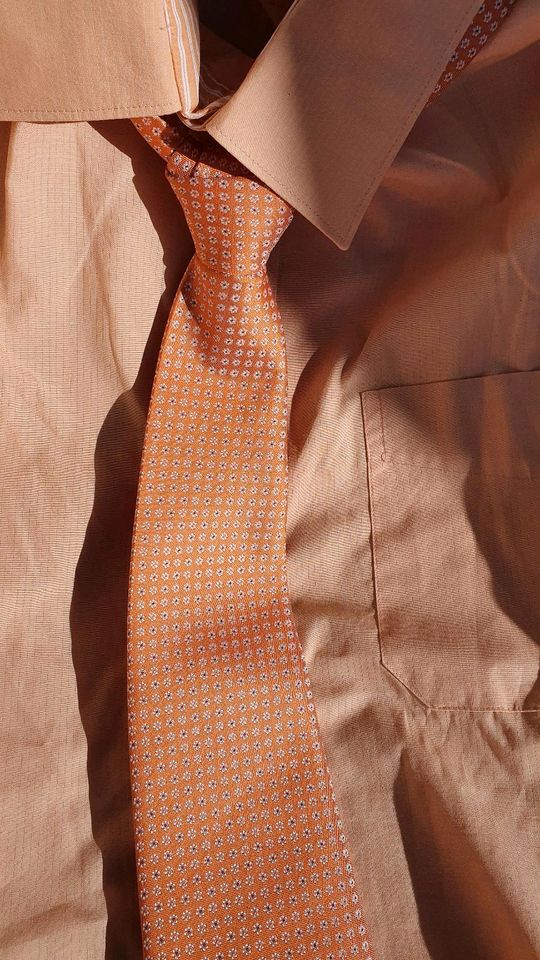 Schönes Hemd Gr. XXL mit passender Krawatte in Hohenroda