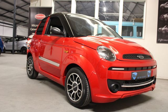 Microcar M.Go Red Black 8 PS Multimedia Mopedauto 45 KM/H in Vreden