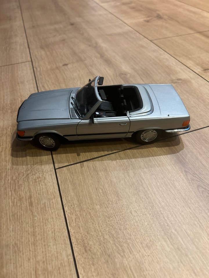 1:18 Mercedes 350 SL in Weilbach