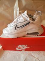 Nike Airmax 2090 in weiß mit schwarzem Logo Gr. 39 Burglesum - Lesum Vorschau