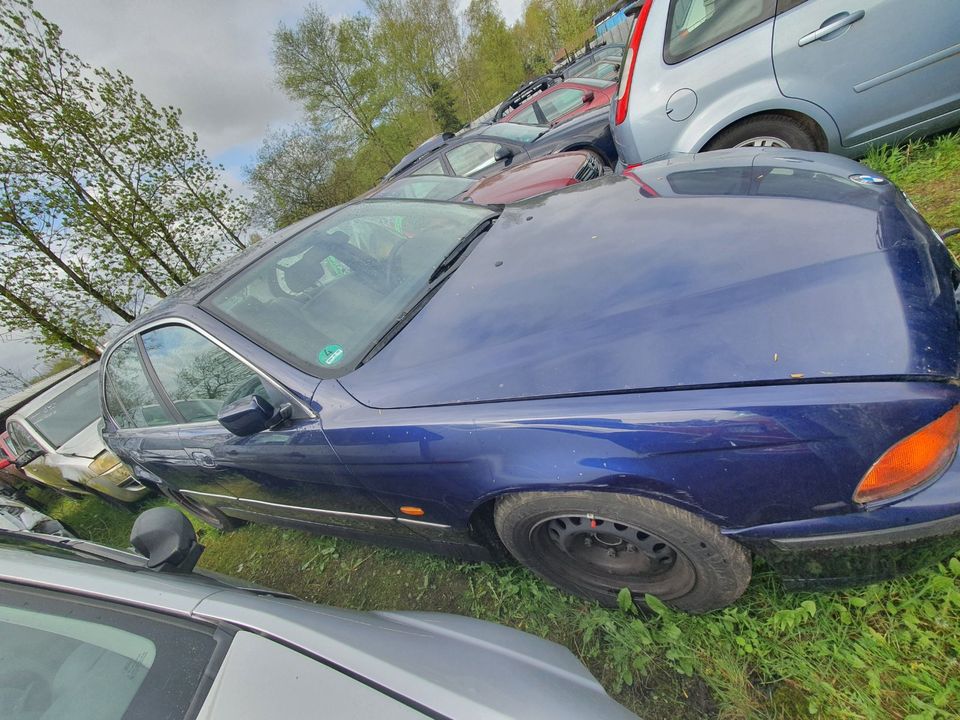 BMW E 39 Schlachtfest Ersatzteile Einzelteile Montrealblau in Bremervörde