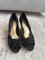 Schwarze Wedges in Velourleder-Optik von H€M in Gr. 37 Chemnitz - Kaßberg Vorschau