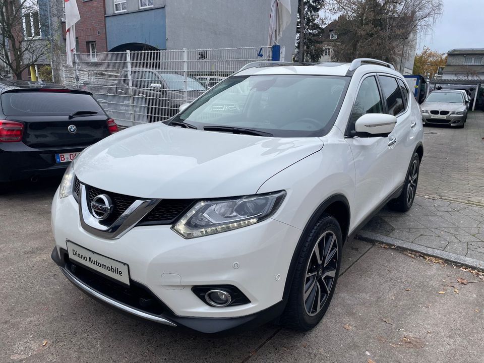 Nissan X-Trail.1.6 dCi .Auto.7 Sitzer SPUR/PANO/360.... in Berlin