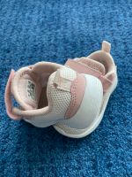 Baby: rosa Sneaker, Sport-/ Turnschuh von PUMA in Gr. 20 München - Trudering-Riem Vorschau