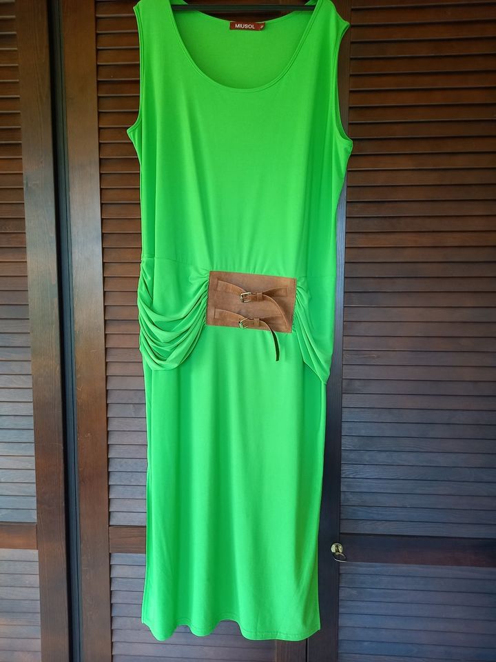 Damenkleid Sommer 2XL lang grün mit Gürtel Miusol in Denzlingen