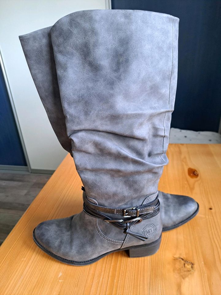 Damenstiefel in Deißlingen