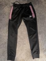 Schwarz / Pink Nike Jogginghose Sachsen-Anhalt - Klostermansfeld Vorschau