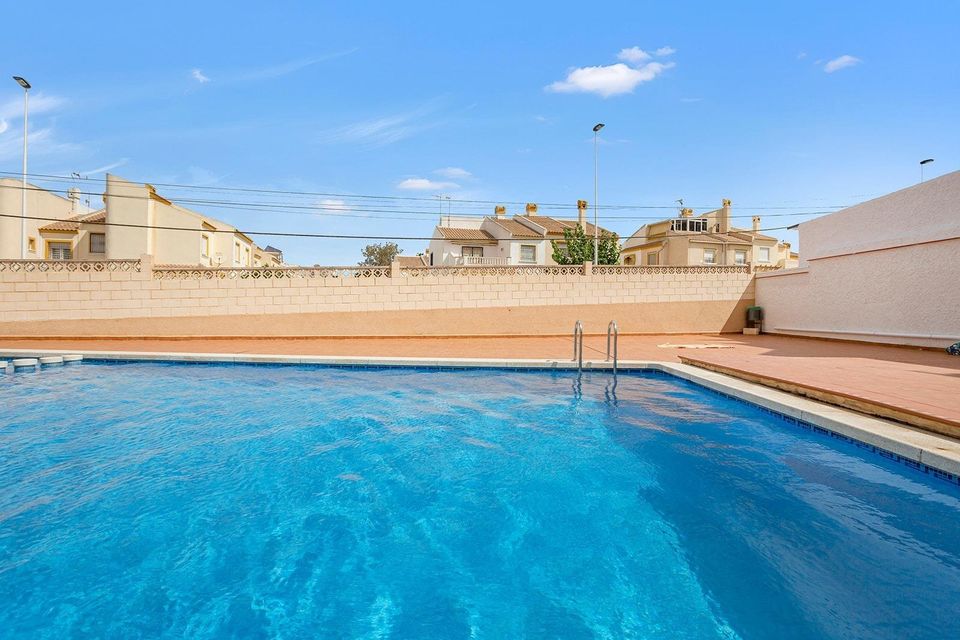 GEMÜTLICHE ECKWOHNUNG MIT GEMEINSCHAFTSPOOL ☀️ Top-Lage in Torrevieja - Alicante - Spanien in Leopoldshöhe