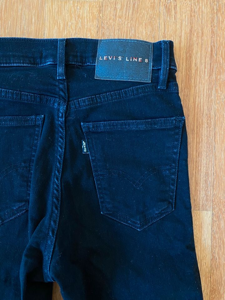 Levi's Line 8 Jeans - schwarz - Gr. 23/30 XXS in Kleinmachnow