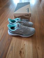 Diadora Equipe Nucleo Damen Laufschuhe W 40,5 UK 7 Hessen - Frankenberg (Eder) Vorschau