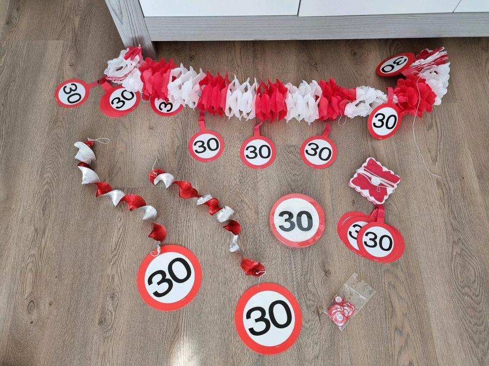 Party Dekoration 30. Geburtstag Mann Frau rot-weiß in Nordrhein-Westfalen -  Hennef (Sieg) | eBay Kleinanzeigen ist jetzt Kleinanzeigen
