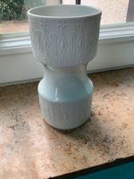 Vintage Vase mit feinem weißen Biskuitmuster Düsseldorf - Bilk Vorschau