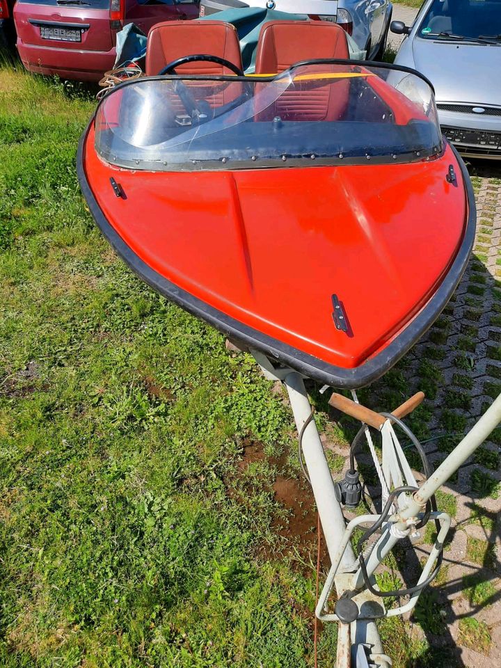 Sportboot Trailer Motor in Andernach