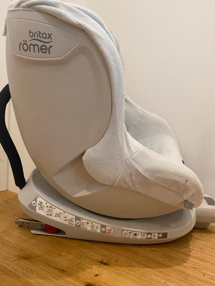 Römer Britax Dualfix Kindersitz inkl. Basisstation Isofix in Bonn