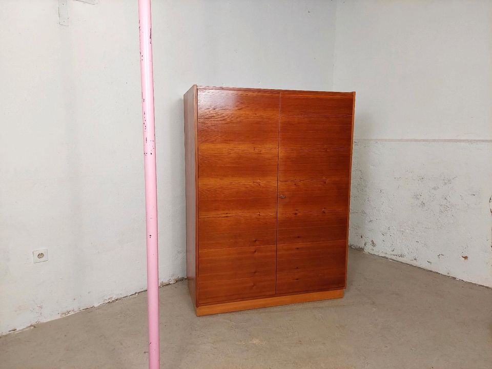 Vintage Schrank Kleiderschrank CSSR Brno Holz 60er 70er DDR in Leipzig