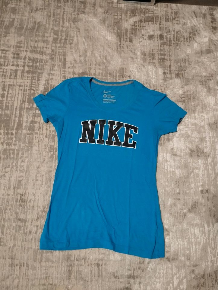 Damen T-Shirt Nike Slim Fit in Überherrn