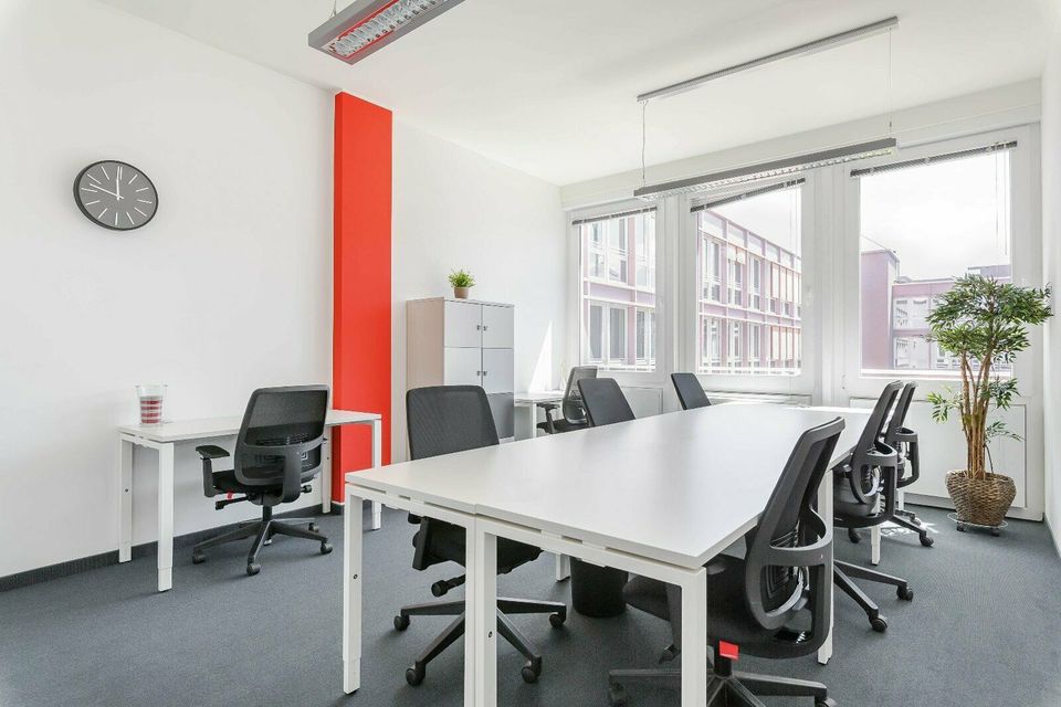 Privater Büroraum für 3 Personen in Regus Neue Messe Riem in München