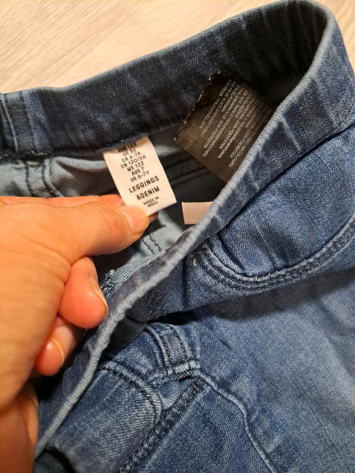 Räuberhosen, Räuberjeans, Jeans, Loch 122/128 in Hamburg