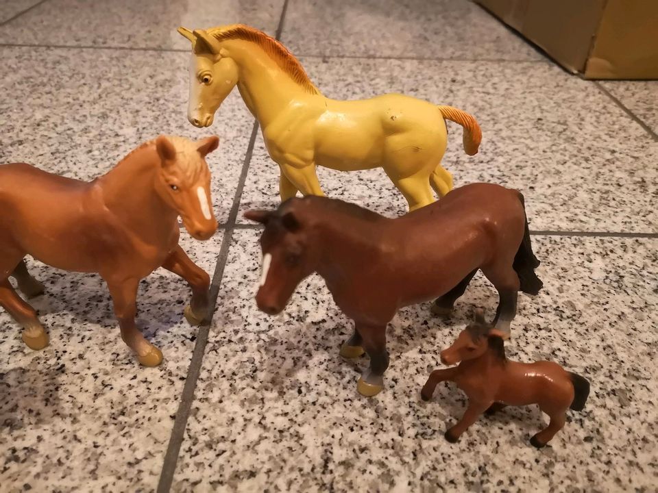 Spielzeug Pferde Bullyland & Imperial in Essen
