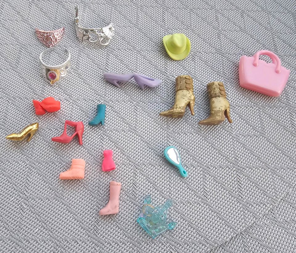 Polly Pocket Barbie Stiefe Hutl Ersatzschuh Diadem Spiegel Tasche in Wittenförden