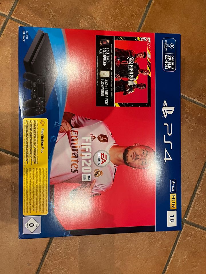 Playstation 4, PS4, 1TB inkl. 3 Controller + FIFA in Alpenrod