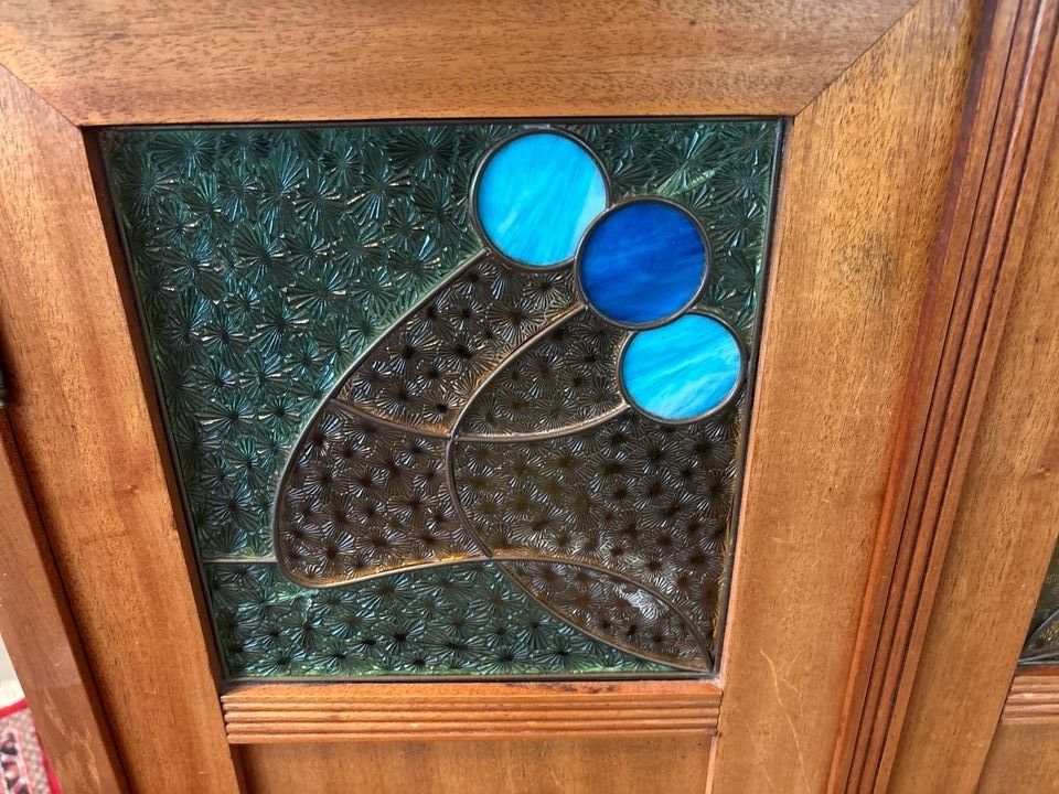 Jugendstil Art Nouveau Schrank Vertiko Buntglas Bleiverglasung in Illingen