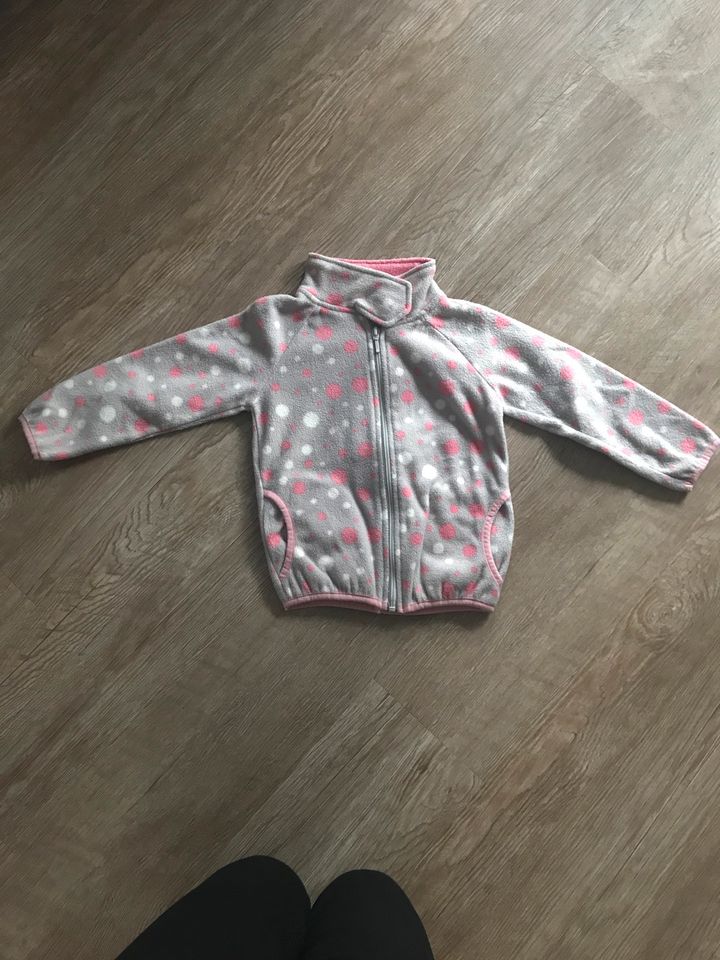 Poco Piano Fleecejacke Gr. 104 grau*rosa Punkte in Hildesheim