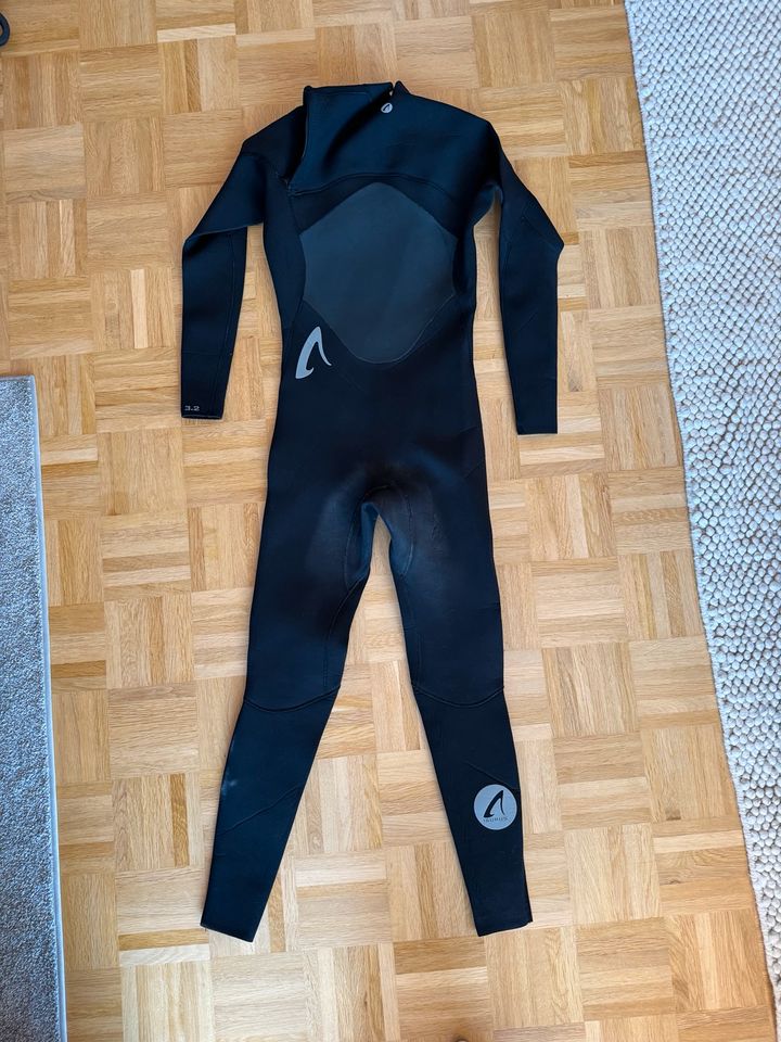 Isurus Evade 3.2 Wetsuit, Neoprenanzug, top Zustand in München